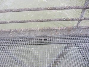 A mesh bridge over the Marne